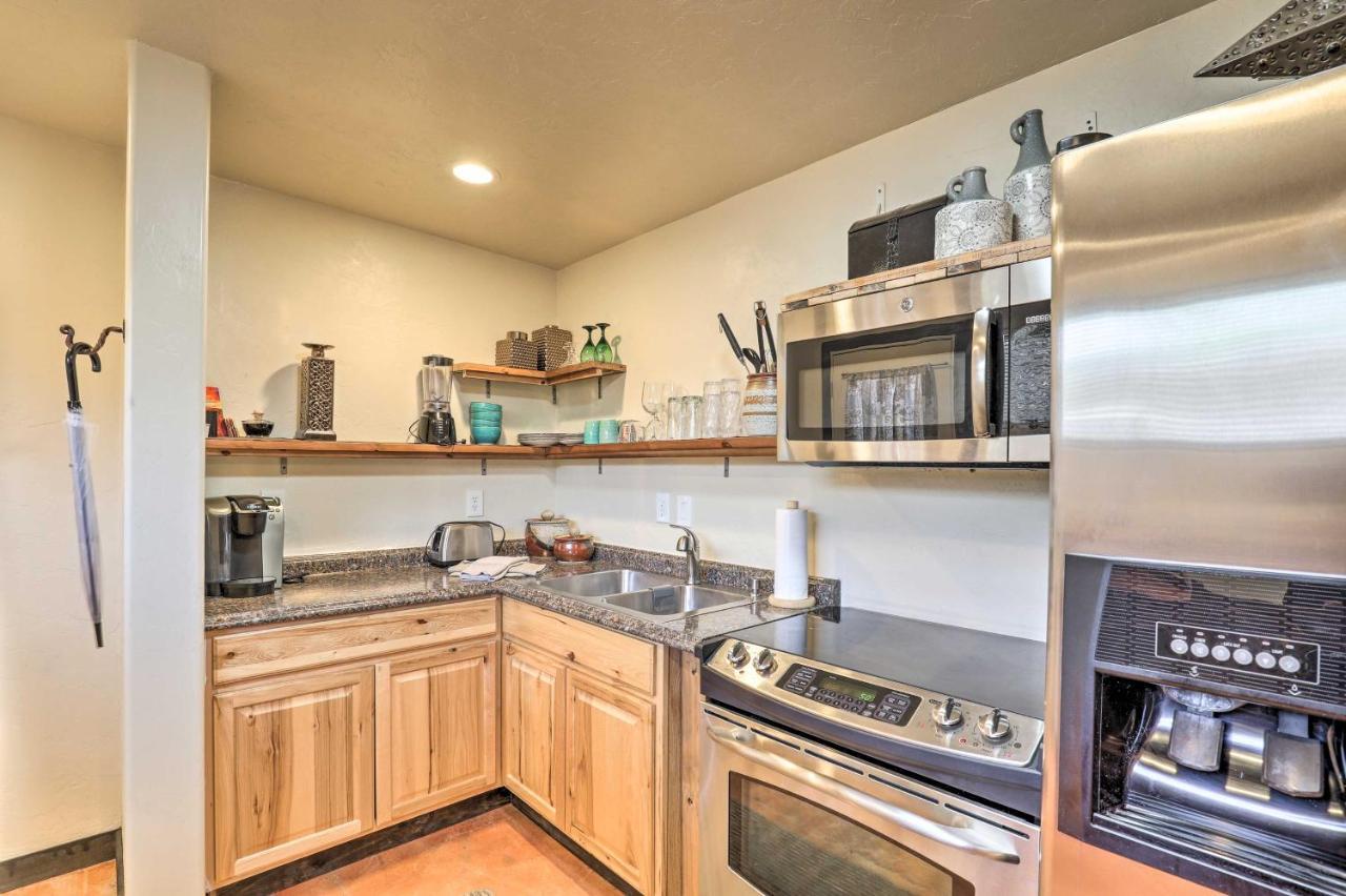 Pet-Friendly Tucson Casita Shared Hot Tub And Porch 빌라 외부 사진