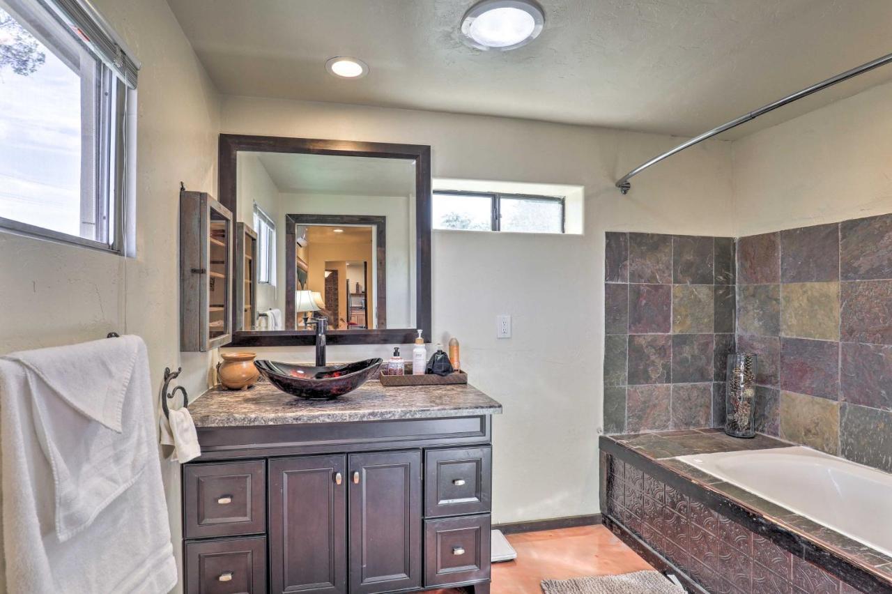 Pet-Friendly Tucson Casita Shared Hot Tub And Porch 빌라 외부 사진